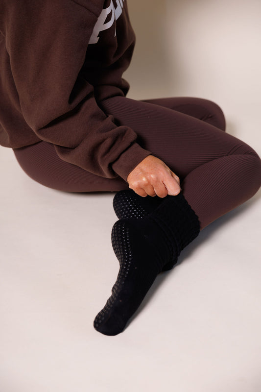 Black Scrunch Grip Socks - Sleek & Timeless